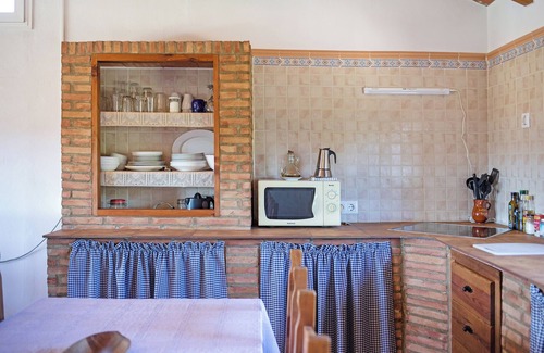 Barbate House | Holiday Home 'Casa Andrea' with Mountain View, Shared Pool & Wi-Fi