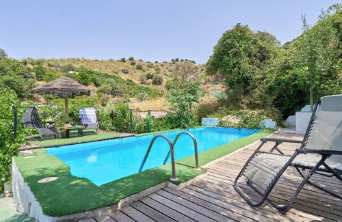 Canillas de Aceituno House | Holiday Home 'Casa del Río' with Mountain View & Pool