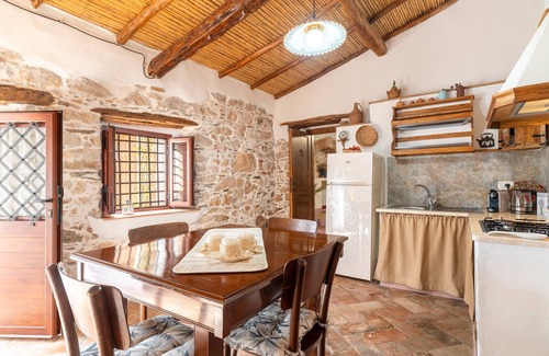Baunei House | Holiday Home 'Casa Della Nonna Nel Borgo' with Mountain View, Private Garden and Wi-Fi