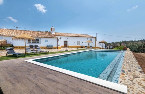 Loule House | Holiday Home 'Casa Do Forno - Vale Luís Neto' with Mountain View, Wi-Fi and Air Conditioning