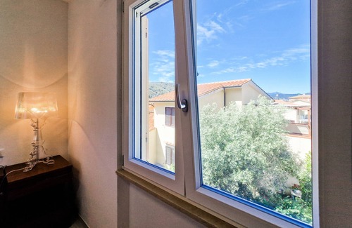 Bagnaia House | Holiday Home 'Casa Marisa' with Private Terrace, Balcony and Air Conditioning