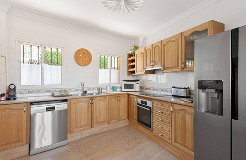 El Palo House | Holiday Home 'Casa Miraflores' with Sea View, Wi-Fi and Air Conditioning