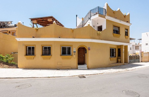 El Palo House | Holiday Home 'Casa Miraflores' with Sea View, Wi-Fi and Air Conditioning