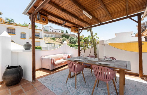 El Palo House | Holiday Home 'Casa Miraflores' with Sea View, Wi-Fi and Air Conditioning