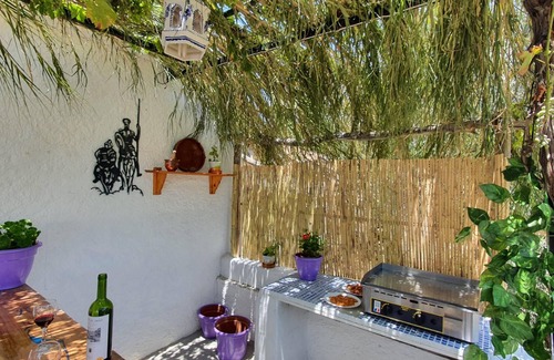 Los Cortijillos House | Holiday Home 'Casa Papi' with Mountain View, Pool & Wi-Fi