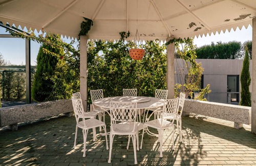 Ronfe House | Holiday Home 'Casa T3 Stella' with Private Garden, Balcony and Wi-Fi