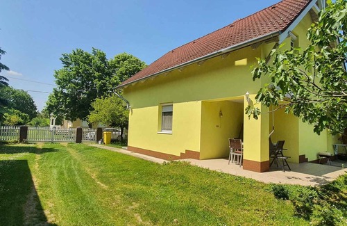 Balatonbereny House | Holiday home close to the beach