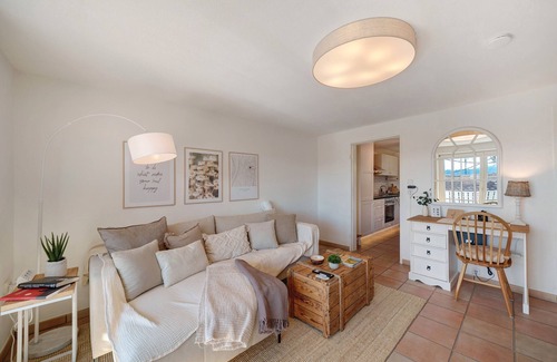 Burkheim House | Holiday Home 'Burkheim' with Balcony, Wi-Fi and Private Fitness Room