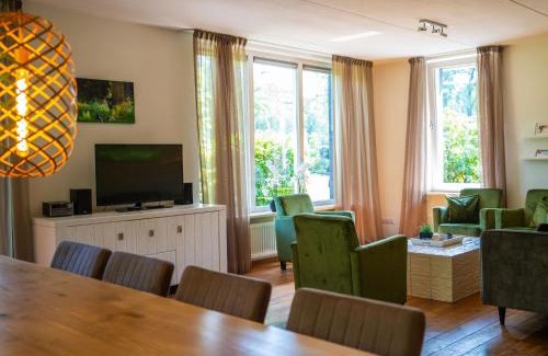 Bosgebied Hoenderloo House | Holiday Home Douglas by Interhome