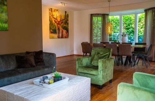 Bosgebied Hoenderloo House | Holiday Home Douglas by Interhome
