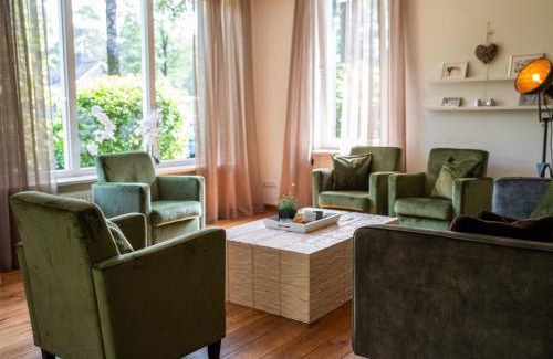 Bosgebied Hoenderloo House | Holiday Home Douglas by Interhome