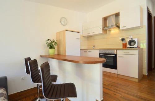 Stinjan House | Holiday Home Dunja by Interhome