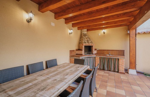 Coca House | Holiday Home 'El Señorio De Los Fonseca' with Private Terrace, Wi-Fi and Air Conditioning