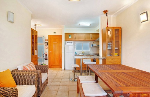 Pedras Pretas House | Holiday Home "Energia Dourada" with Sea View, Private Terrace & Wi-Fi