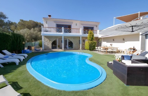 Calas de Mallorca House | Holiday Home 'Tres Palmeras' with Sea View, Wi-Fi and Air Conditioning