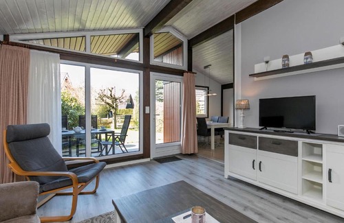 Fedderwardersiel House | Holiday Home Fedderwardersiel-1 by Interhome