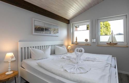 Fedderwardersiel House | Holiday Home Fedderwardersiel-1 by Interhome