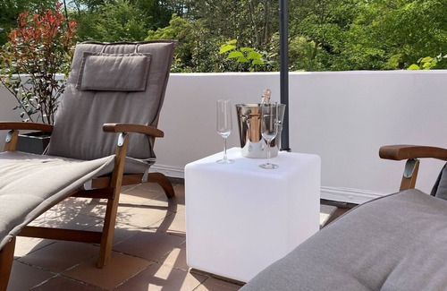 Gluecksburg House | Holiday Home 'Ferienwohnung Strandgut' with Private Terrace and Wi-Fi