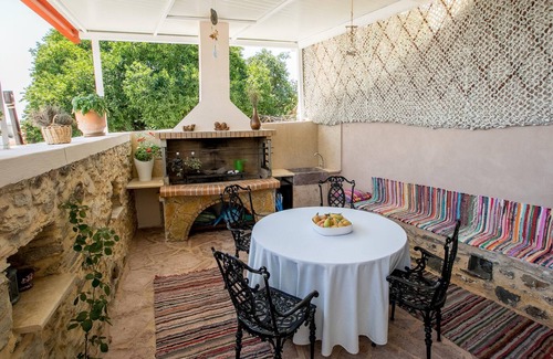 Karvelas House | Holiday Home 'Filanthi's Retreat In Mani's Nature' with Sea View & Wi-Fi