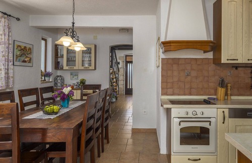 Nedescina Villa | Holiday Home Flores with Pool
