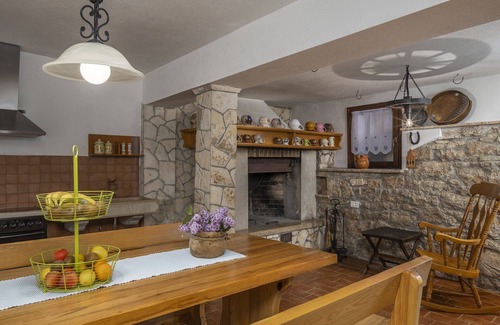 Nedescina Villa | Holiday Home Flores with Pool