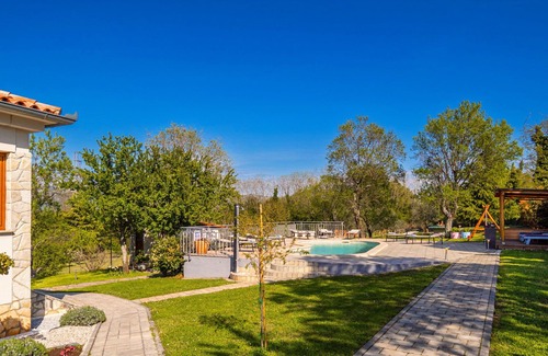 Nedescina Villa | Holiday Home Flores with Pool