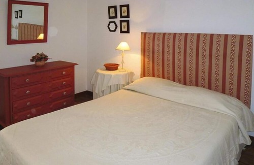 Varzea da Ovelha e Aliviada House | holiday home, Folhada