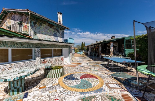 Gaillan-en-Medoc House | Holiday Home "Gîte Complet à la Maison Mosaïc" with Shared Pool & Wi-Fi