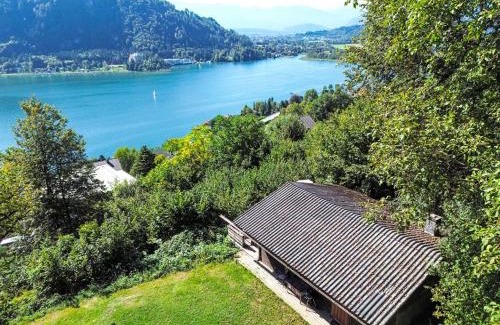Annenheim House | Holiday Home Häuschen am Waldrand by Interhome
