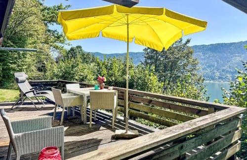 Annenheim House | Holiday Home Häuschen am Waldrand by Interhome