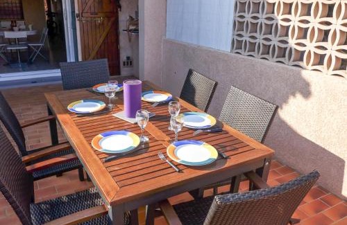 Le Barcares House | Holiday Home Hameau des Tamarins-1 by Interhome