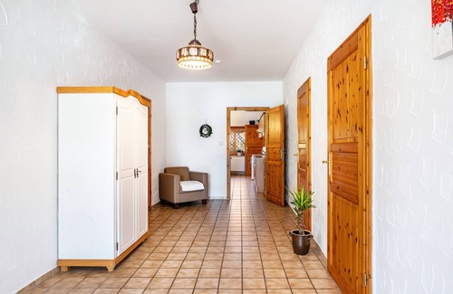 Barlt House | Holiday Home 'Himmelreich' with Private Terrace, Shared Garden and Wi-Fi