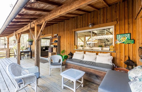 Carcans Plage House | Holiday Home 'House 500m from the Ocean Carcans' with Garden & Wi-Fi