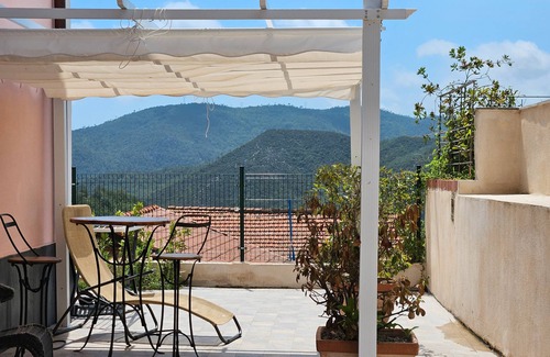 Briffi House | Holiday Home 'Il Casale Bilocale - A 6km Finale' with Mountain View, Wi-Fi and Air Conditioning