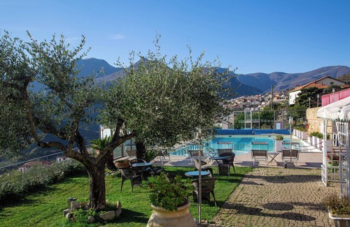 Briffi House | Holiday Home 'Il Casale Relax - 6km Da Finale' with Mountain View, Wi-Fi and Air Conditioning