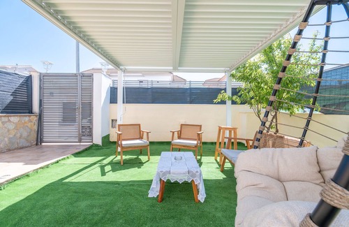 Marratxi House | Holiday Home 'Illes De Sicilia' with Private Terrace, Wi-Fi and Air Conditioning