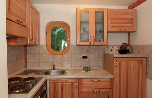 Brod na Kupi House | Holiday Home in Brod na Kupi by River Kupa