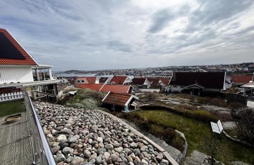 Kungshamn House | Holiday home in beautiful Kungshamn perfect for two families