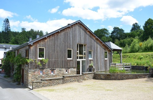 Gembes House | Holiday Home in Bièvre near Forest & Pond