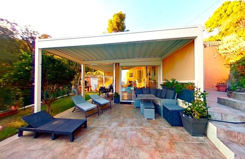 Carqueiranne House | Holiday Home in Carqueiranne by the Sea