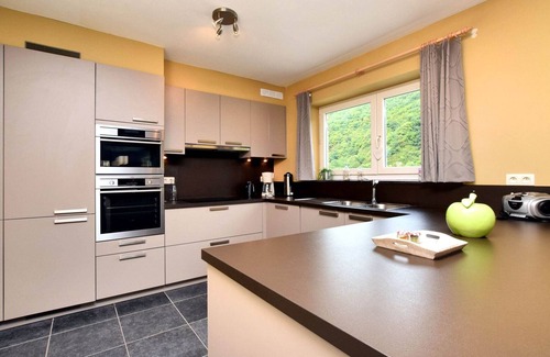 Hastiere-Lavaux House | Holiday home in Hastiere near forest