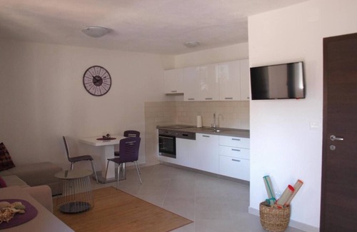 Cove Makarac (Milna) House | Holiday Home in Milna with Terrace, Air condition, WIFI, Washing machine (5123-1)