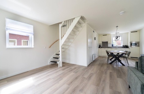 Municipality of Nissewaard House | Holiday Home in South Holland by Stompaarde Plas