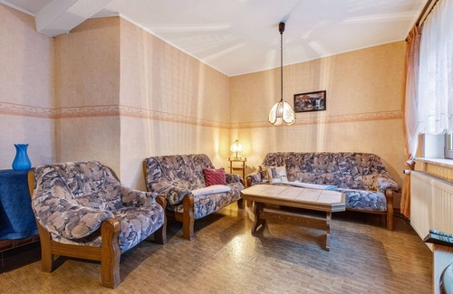 Gleichamberg House | Holiday home in Thuringia with private terrace, use of a garden and pool
