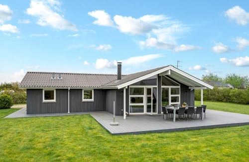 Skaven Strand House | Holiday Home Ingbritt - 700m to the fjord by Interhome