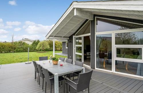 Skaven Strand House | Holiday Home Ingbritt - 700m to the fjord by Interhome