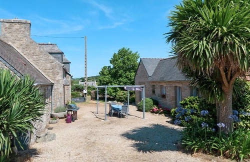 Plounevez-Lochrist House | Holiday Home Ker Maeziou 1 - PLR210