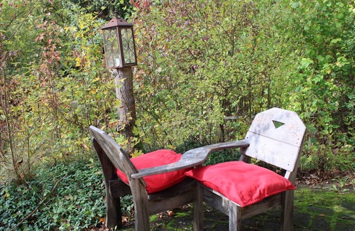Herbstein House | Holiday Home 'Kleines Landhaus' with Private Garden and Wi-Fi
