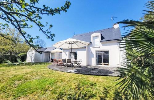 La Trinite-sur-Mer House | Holiday Home Les Guérins by Interhome