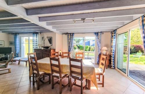 La Trinite-sur-Mer House | Holiday Home Les Guérins by Interhome